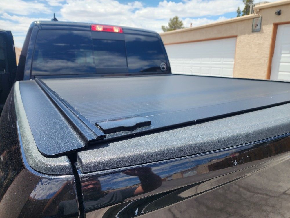 18 Ram Short bed Retrax tonneau Cover. for Sale in Las Vegas, NV OfferUp