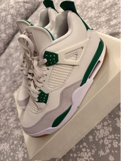 Jordan 4’s SB pine green. Size 10