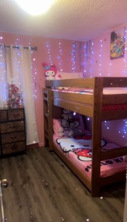 Cama litera en buenas condiciones y mueblesito