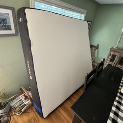 BRAND NEW Cali King nectar Mattress 