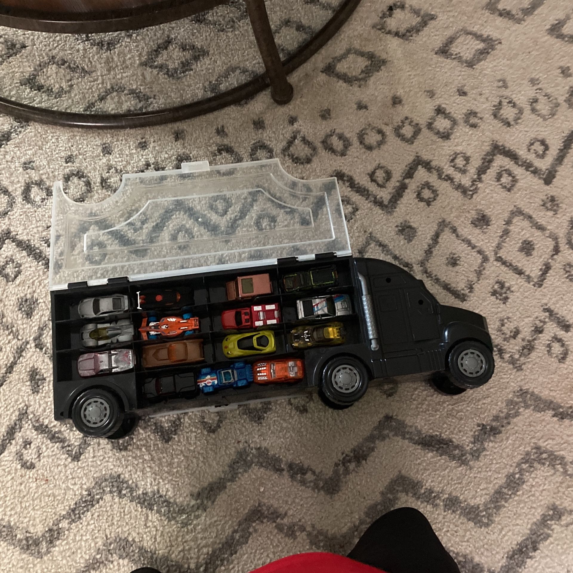 Hot Wheels Matchbox Semi Truck CAR CARRIER 28 Vehicle Carrying Case With 29 Cars