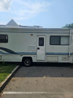 1995 leprechaun E350 26ft