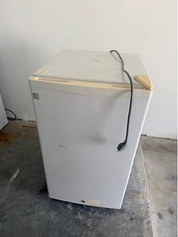 Mini refrigerator