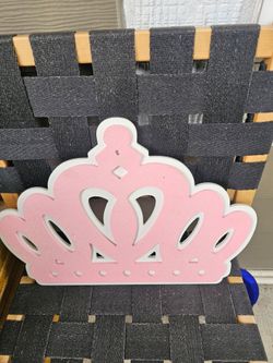 Crown wall decor