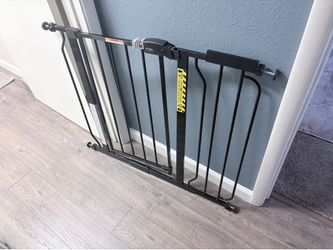 Brand new baby/pet gate
