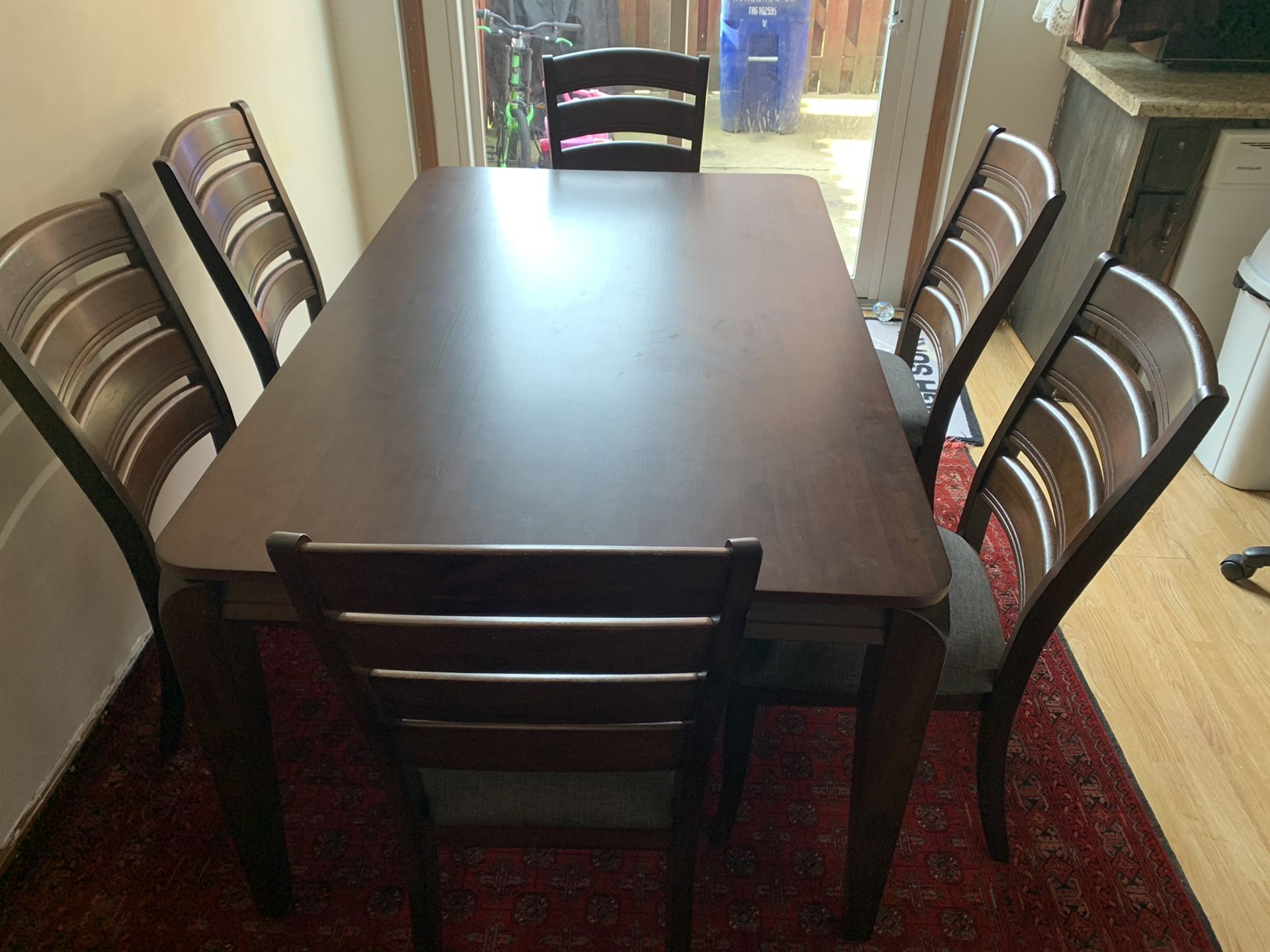 Dining table and 6 chairs