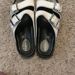 madden girl Black and White Slides