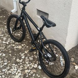 MONGOOSE BMX BIKE 20”