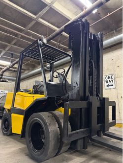 YALE 8,000 lb DIESEL forklift,3 stage , DOUBLE PNEUMATIC TIRES