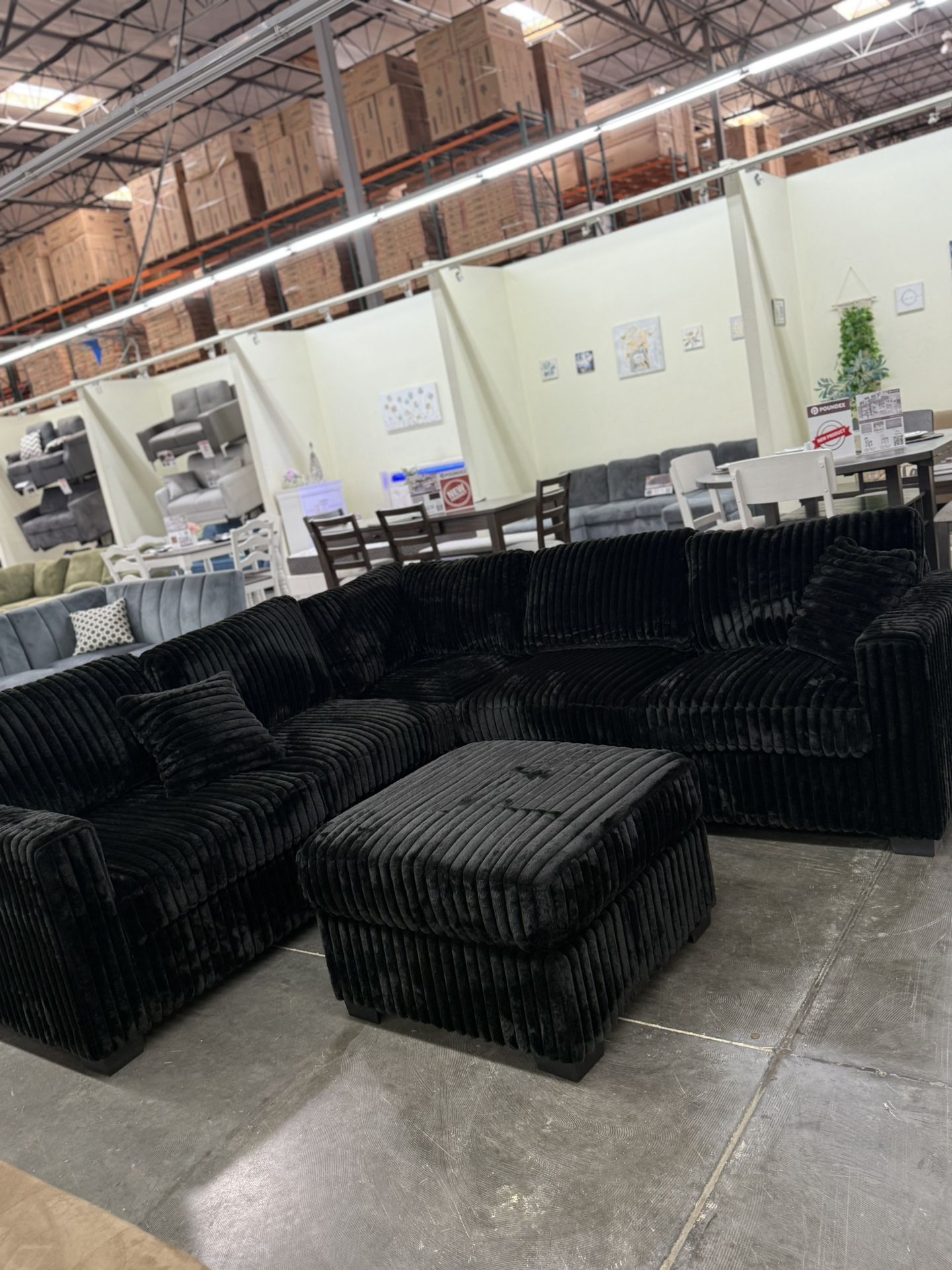 BRAND NEW BLACK FLUFFY CORDUROY SECTIONAL SOFA COUCH WITH OTTOMAN  (NEW IN BOXES 📦)