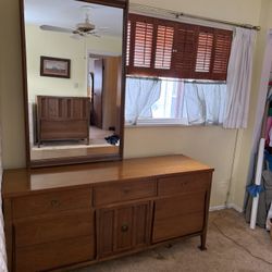Mid Century Modern Dresser With Mirror