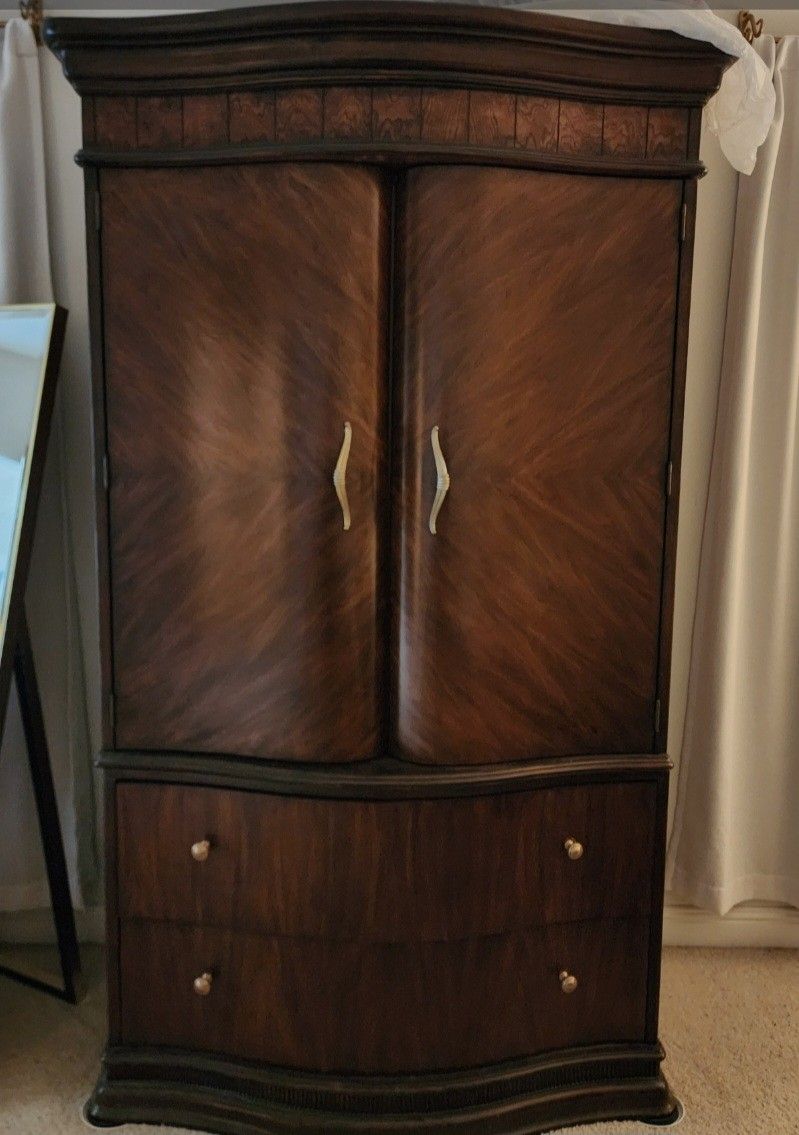 Armoire/closet