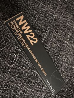 NIB MAC Cosmetics Studio Fix Concealer NW22