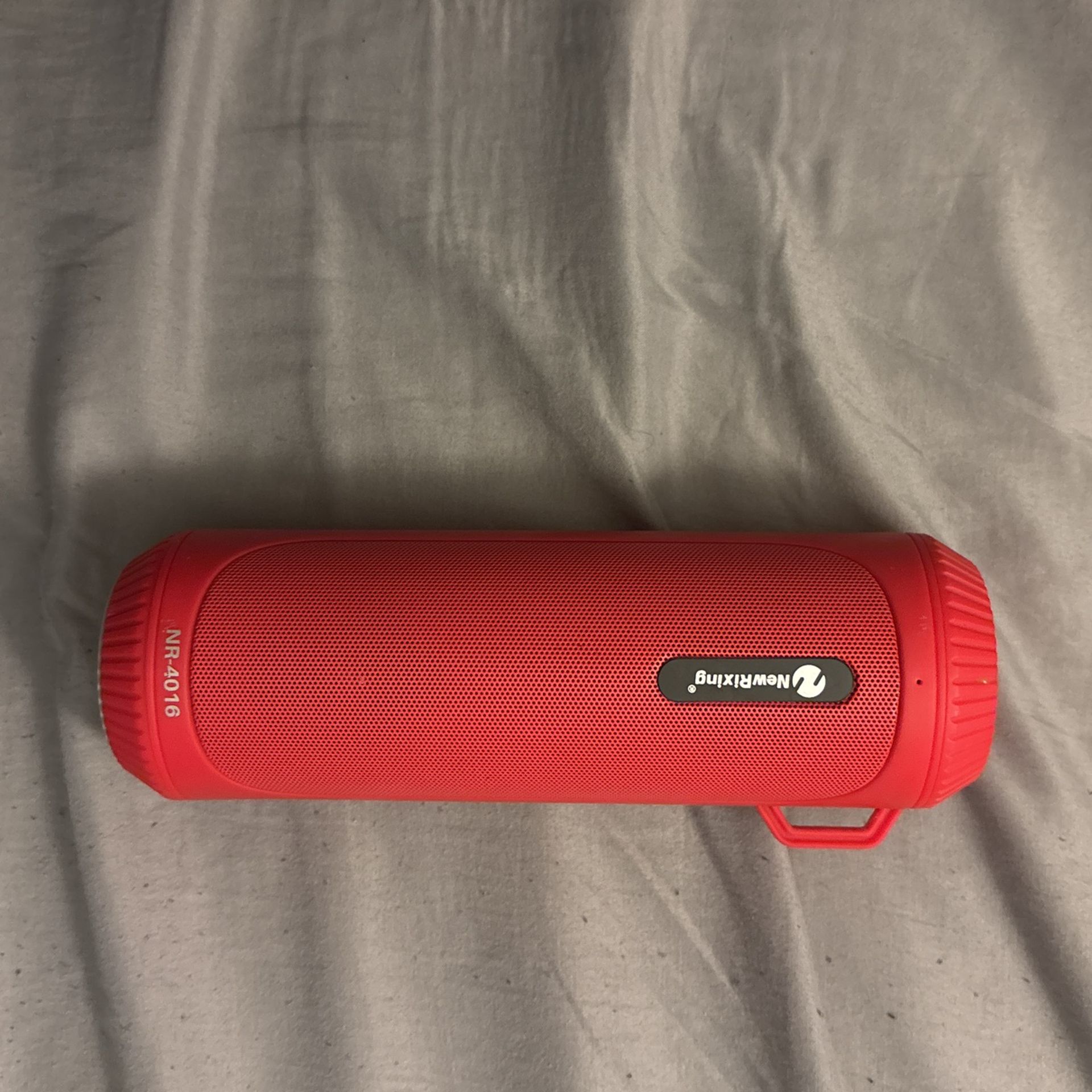 New Rixing NR-4016A TWS Outdoor Splash proof Bluetooth Speaker