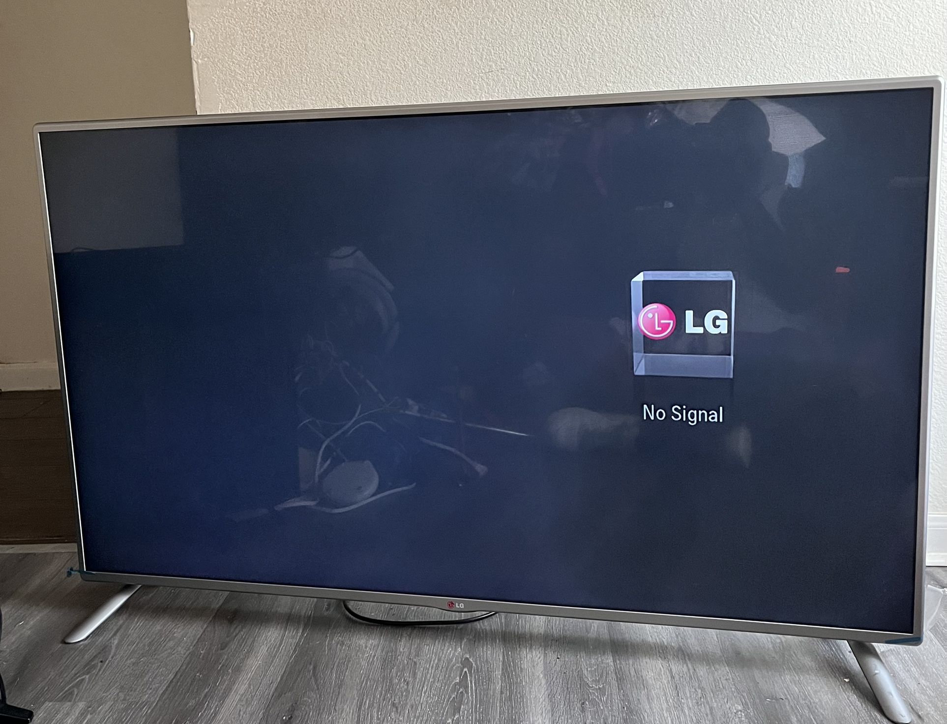 55 Inch lg Tv(not Flat)