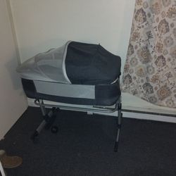 Portable Bassinet With Bug Net And Storage 