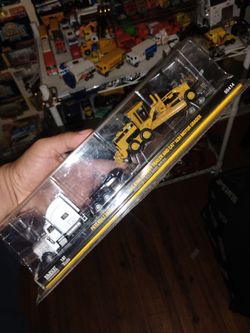 Peterbilt 389 with king trail lowboy 1:87 scale
