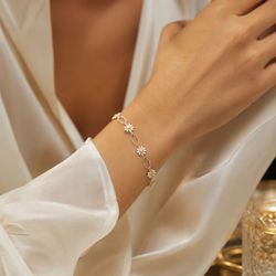 14K Gold Daisy Link Bracelet – Elegant Two-Tone Floral Bracelet 8”