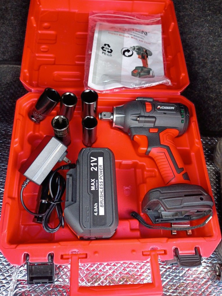 Vendo Un Taladro De Impacto Y Una Máquina De Energía Para Carro Para Recargar Pila Jalando Los Dos Bien