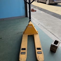 ULINE hand forklift pallet jack
