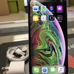 Factory unlocked iPhone x 64 gb, excellent conditions store warranty 