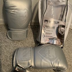 New VENUM Boxing Gloves 10oz MMA kickboxing Workout