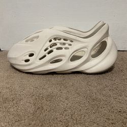 Yeezy Foam RNNR