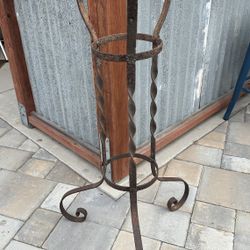 Vintage Wrought Iron Twisted Scroll Metal plant Stand 33” tall farmhouse decor