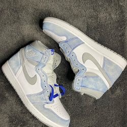 Jordan 1 Hyper Royal 