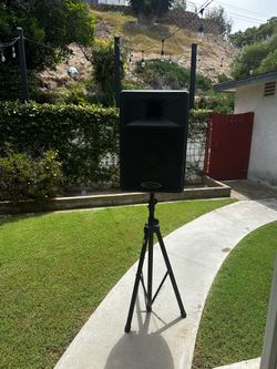 American Audio PA Speaker on Tripod Stand