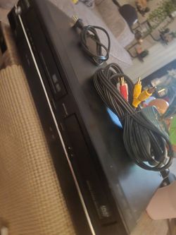 Toshiba DVD/ VCR with Av cables. (No Remote  lost it)
