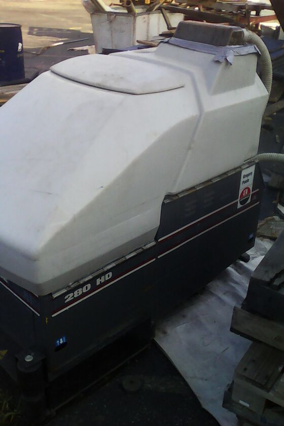 Advance 280 HD floor scrubber