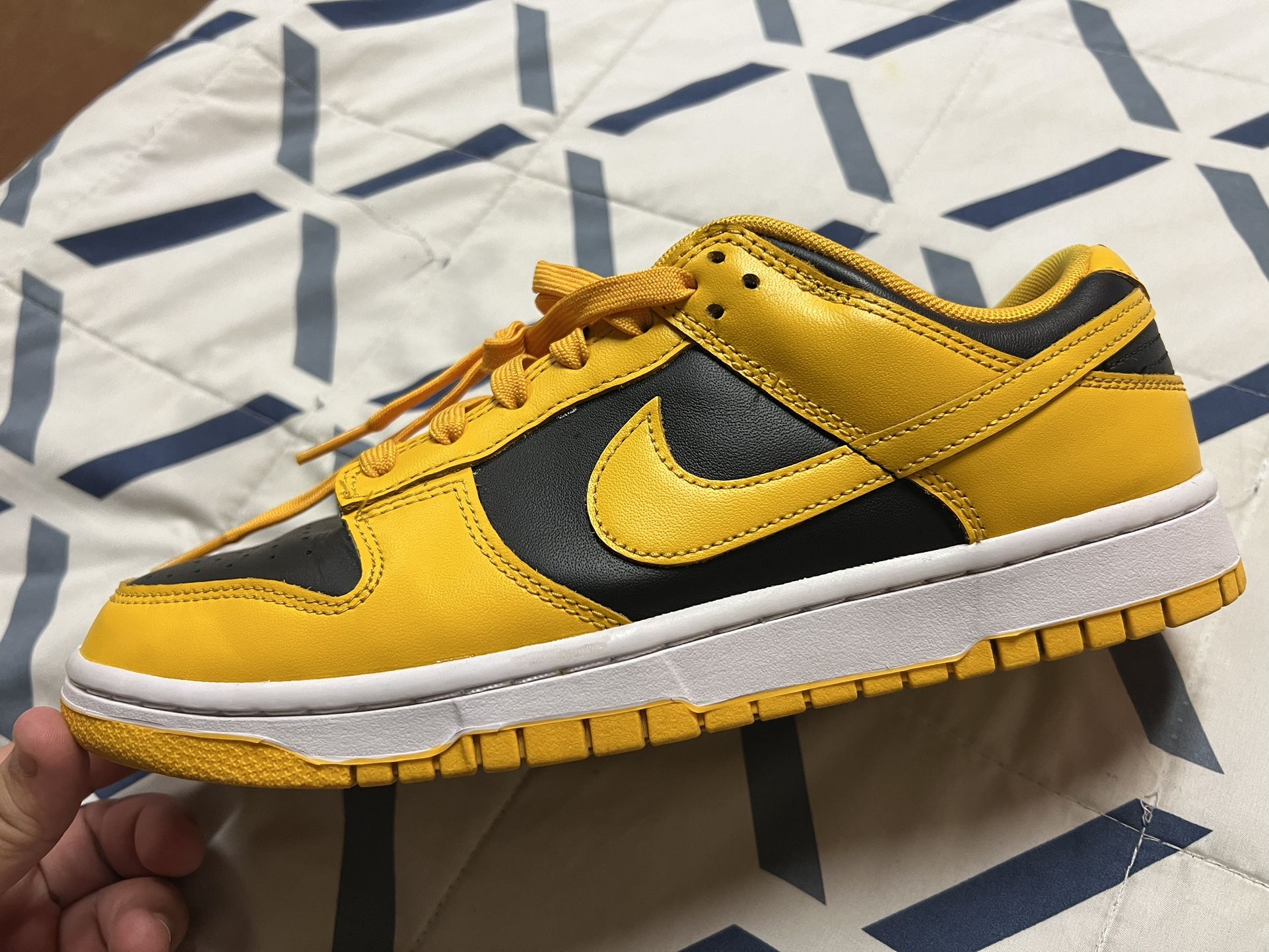 Nike Goldenrod lows Sz. 9