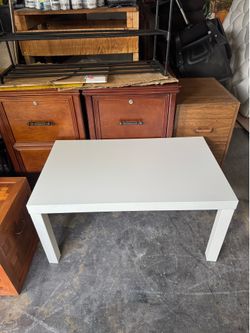 White IKEA coffee table, excellent condition.