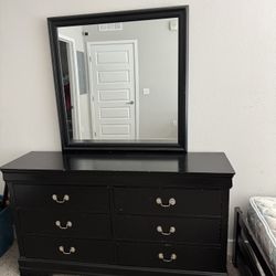 Dresser With Mirror 