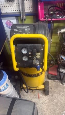 DeWalt D55168    15 Gallon 225 Psi Maximum Air Compressor