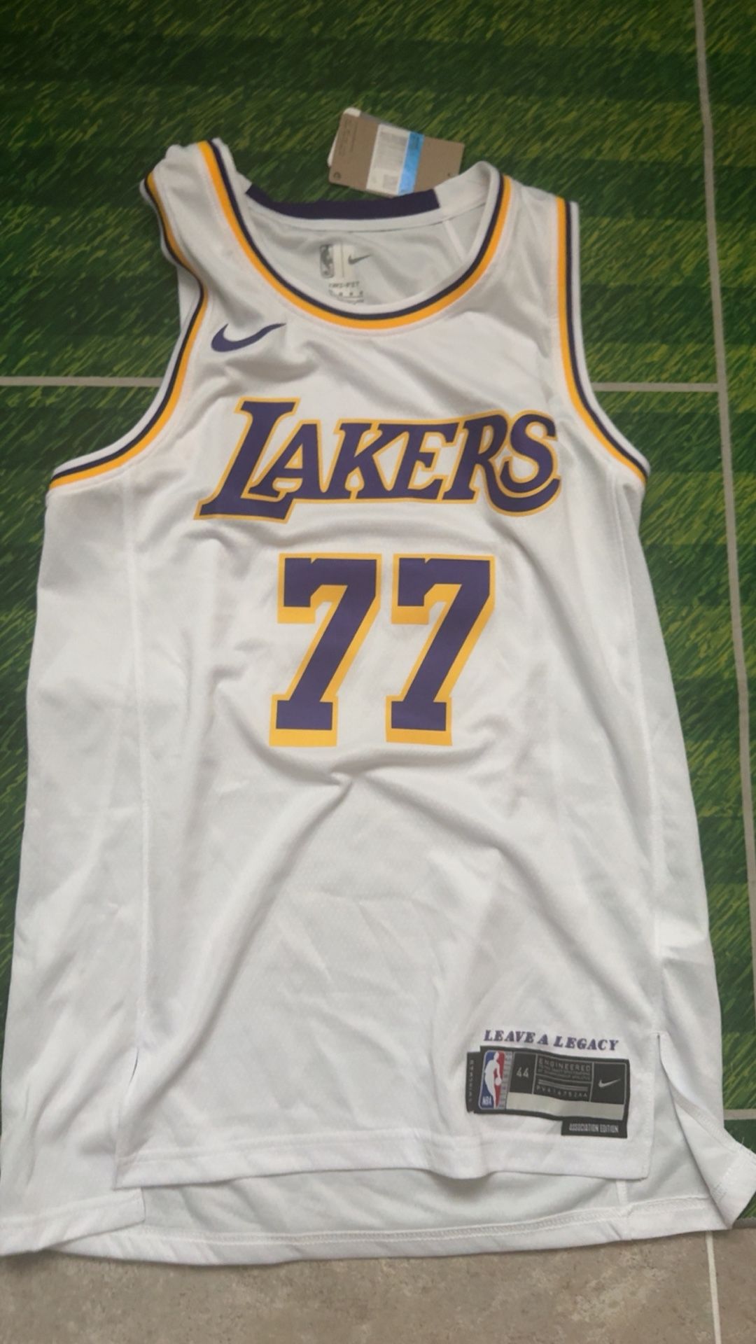 Lakers Doncic Jersey medium
