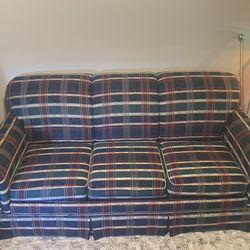 Couch w/pullout bed!