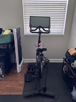 Peloton Bike (Original Model) – Barely Used + Accessories Included
