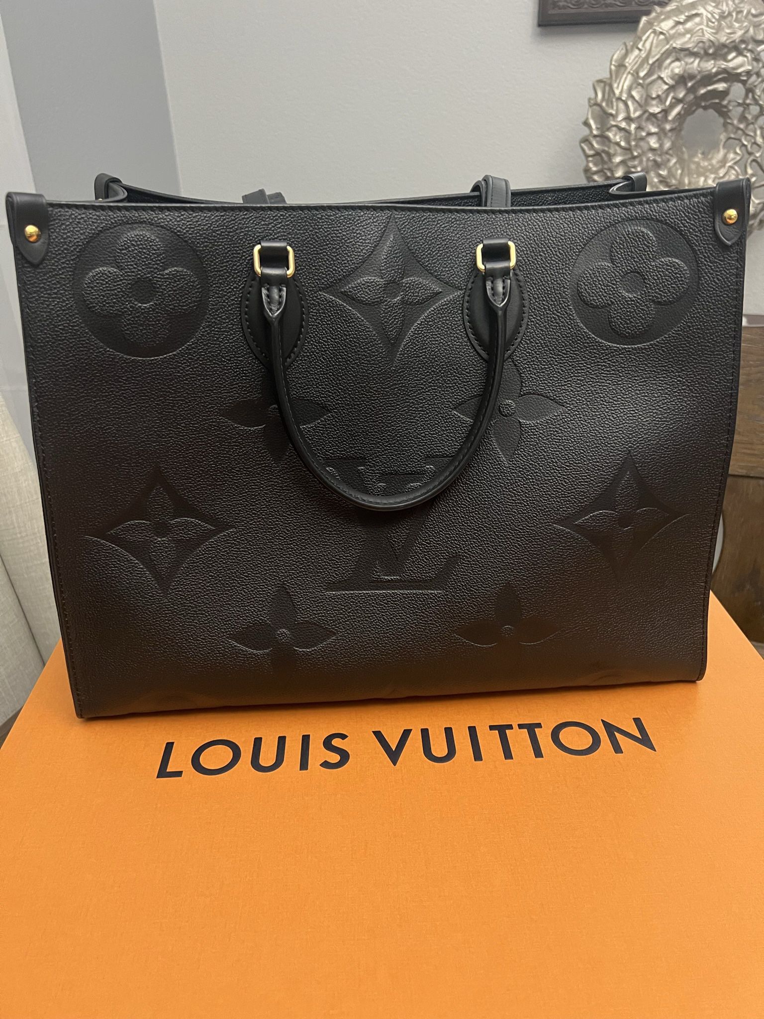 Louis Vuitton Handbag for Sale in Temecula, CA - OfferUp