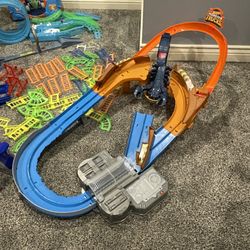 Hot Wheels Scorpion Monster Truck Race Track With Battery Operated Speed Booster