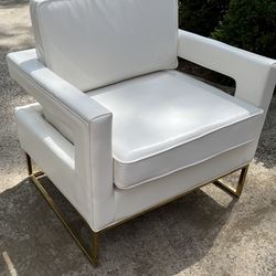 CONTEMPORARY WHITE CHAIR/ GOLD METAL BASE