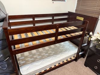 🛏️ Solid Wood Bunk Bed – Excellent Condition  Hardly Used — Excellent Condition!