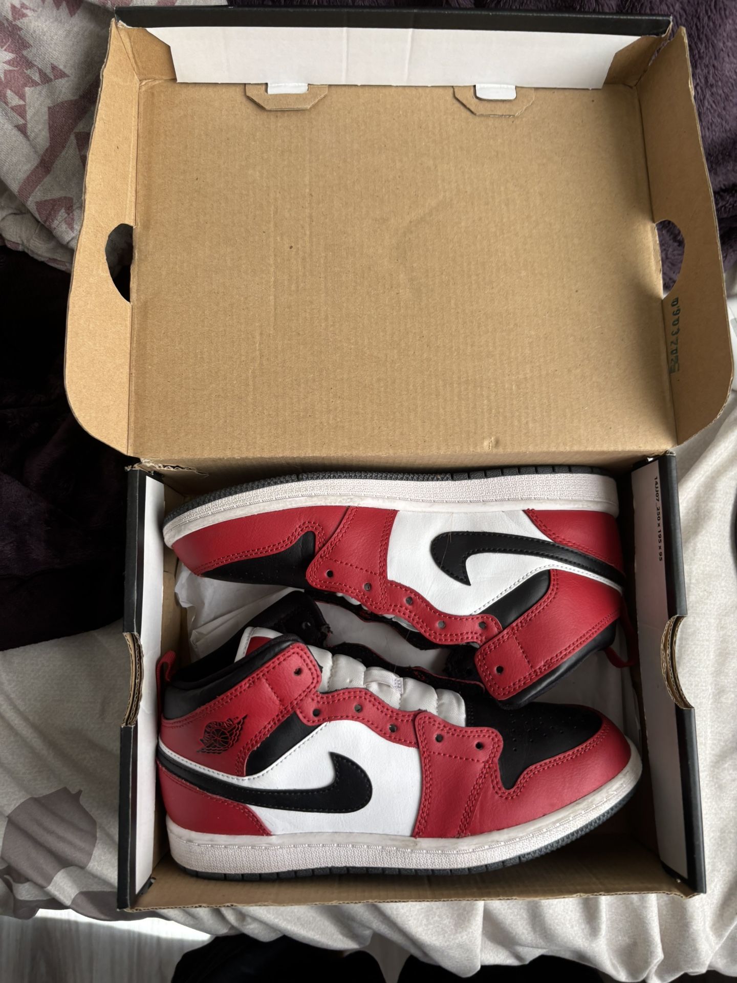 JORDAN 1 MIDS