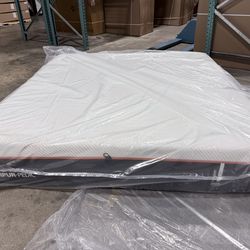 SALE ‼️ King mattress Tempurpedic ProAdapt firm ‼️ Financing available ✅