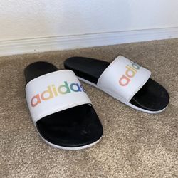 Boys/Girls Size 7 Adidas Slides. 