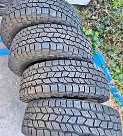 275 70 18 Cooper Tires Con 80% de Vida Las 4