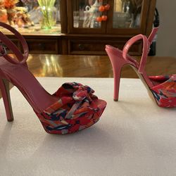 Guess Bow Toe Slingback Platform Pump Sandal Heel in Excellent Condition - Size 8.5M 