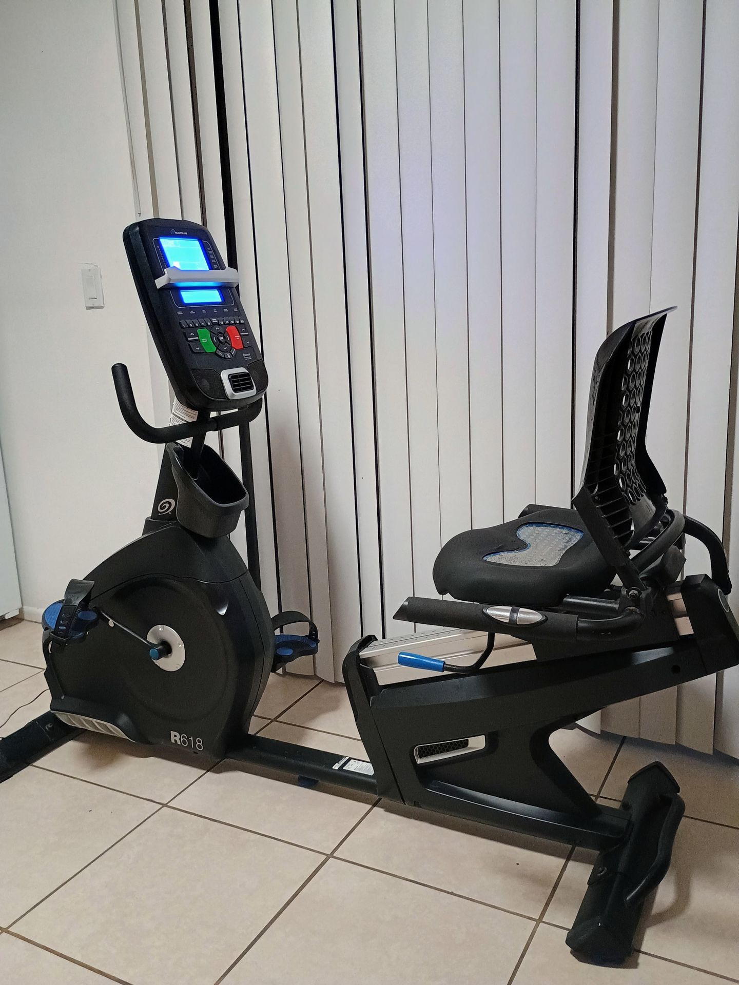 Nautilus R618 Recumbent Exercise Bike - Excellent Condition (Delivery Available)