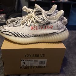 Yeezy 350 V2 Zebra 